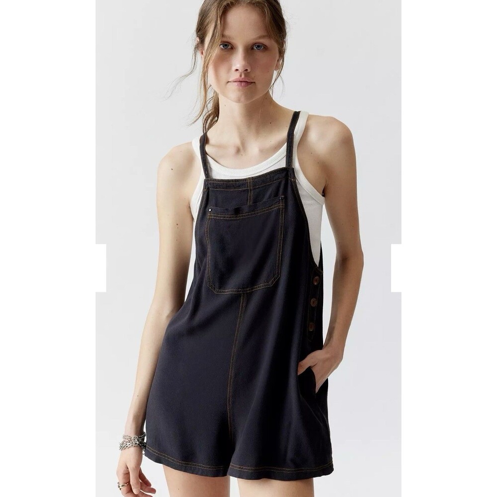 OU Urban Outfitters Greta Overall Romper Black D2